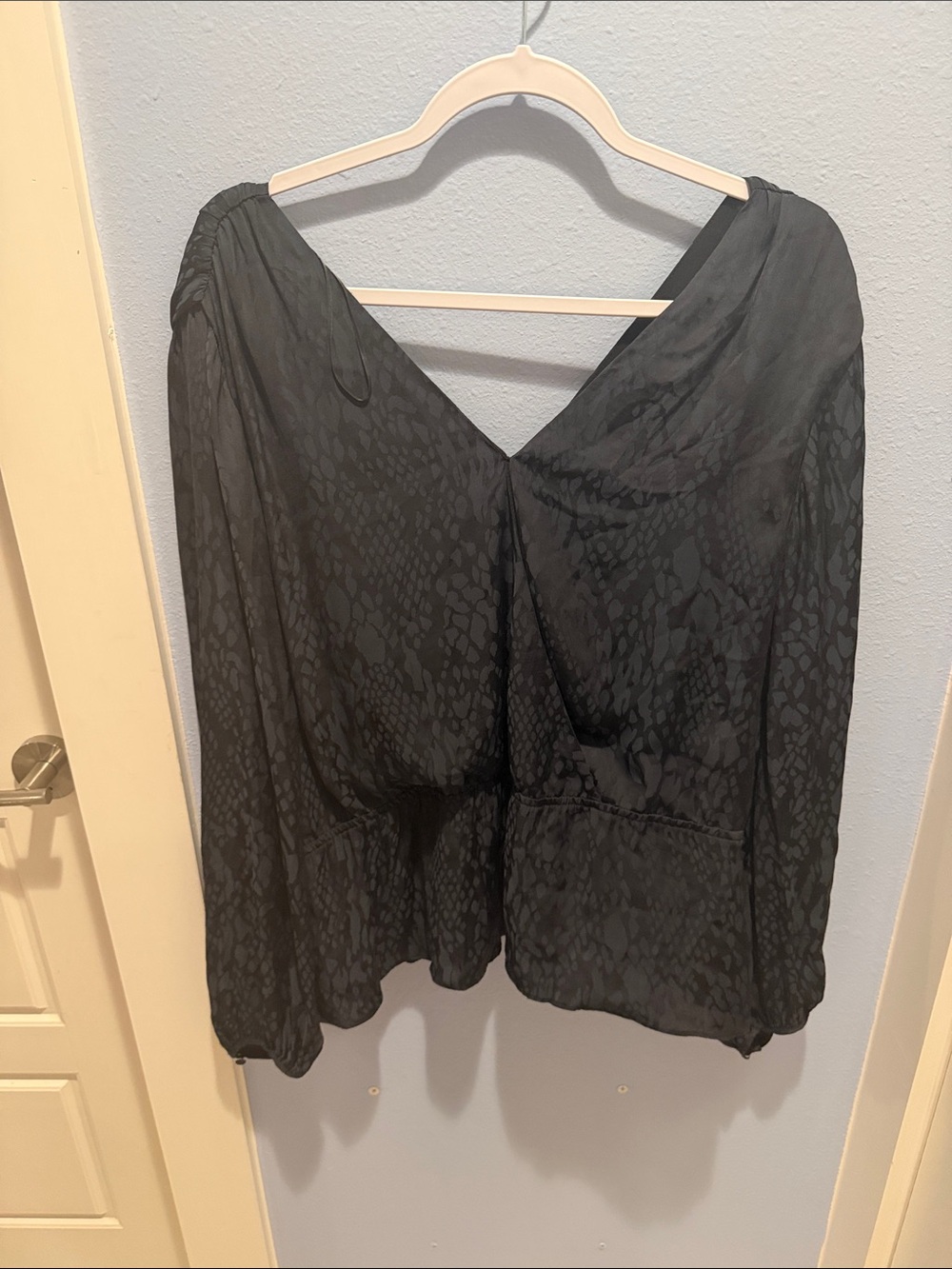 Banana Republic Black V-Neck Long Sleeve Blouse